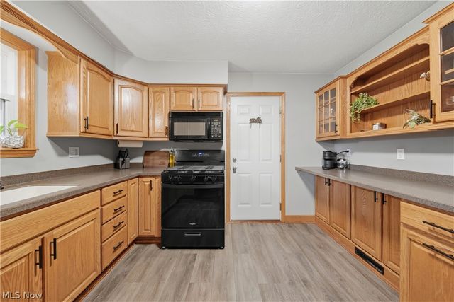 8008 Garnet Avenue NE, Canton, OH 44721