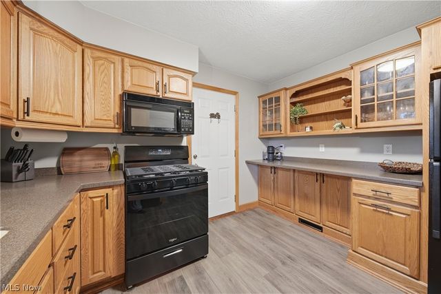 8008 Garnet Avenue NE, Canton, OH 44721