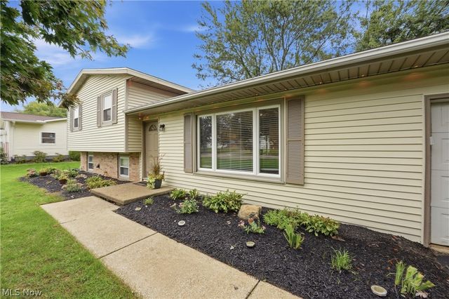 8008 Garnet Avenue NE, Canton, OH 44721