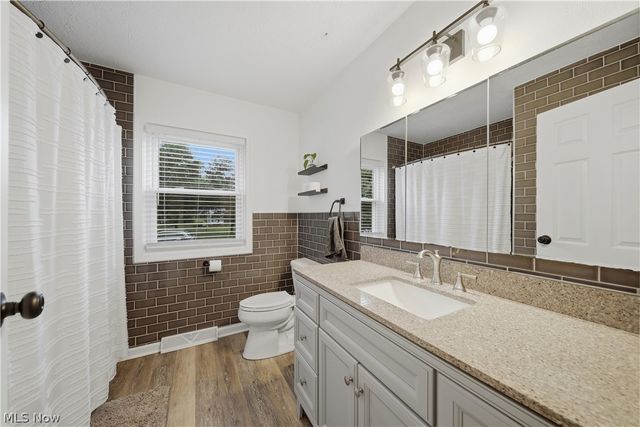 8008 Garnet Avenue NE, Canton, OH 44721
