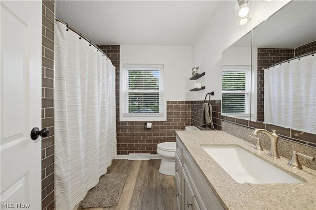 8008 Garnet Avenue NE, Canton, OH 44721
