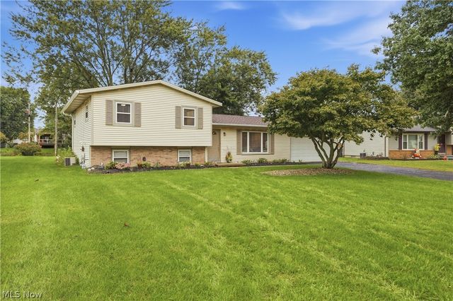 8008 Garnet Avenue NE, Canton, OH 44721