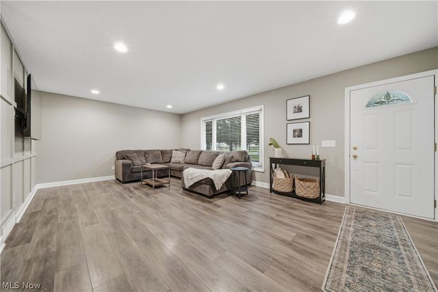 8008 Garnet Avenue NE, Canton, OH 44721