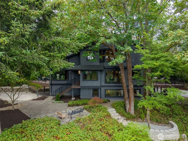 5100 NE 55th Street, Seattle, WA 98105