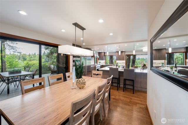 5100 NE 55th Street, Seattle, WA 98105