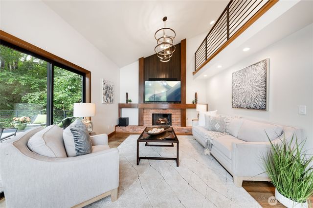 5100 NE 55th Street, Seattle, WA 98105