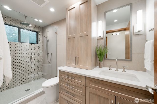 5100 NE 55th Street, Seattle, WA 98105