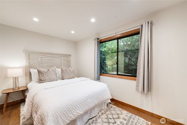 5100 NE 55th Street, Seattle, WA 98105