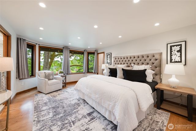 5100 NE 55th Street, Seattle, WA 98105