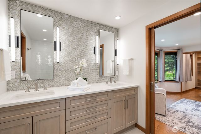 5100 NE 55th Street, Seattle, WA 98105