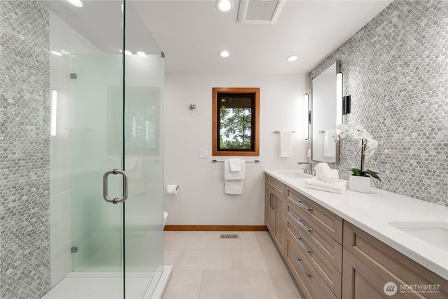 5100 NE 55th Street, Seattle, WA 98105