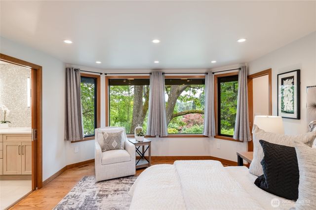 5100 NE 55th Street, Seattle, WA 98105