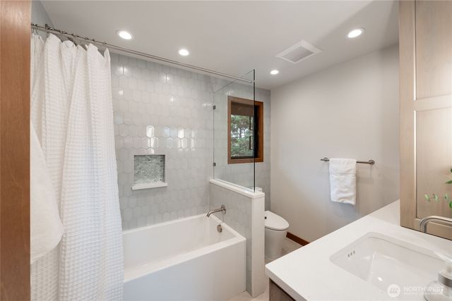 5100 NE 55th Street, Seattle, WA 98105