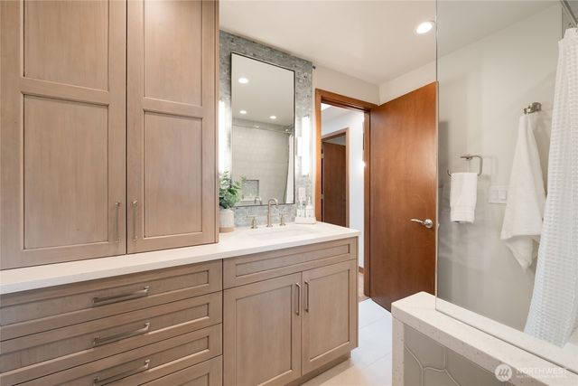 5100 NE 55th Street, Seattle, WA 98105