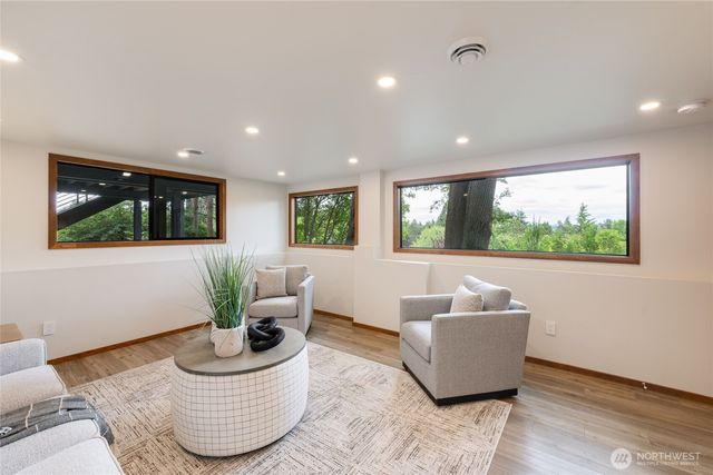5100 NE 55th Street, Seattle, WA 98105