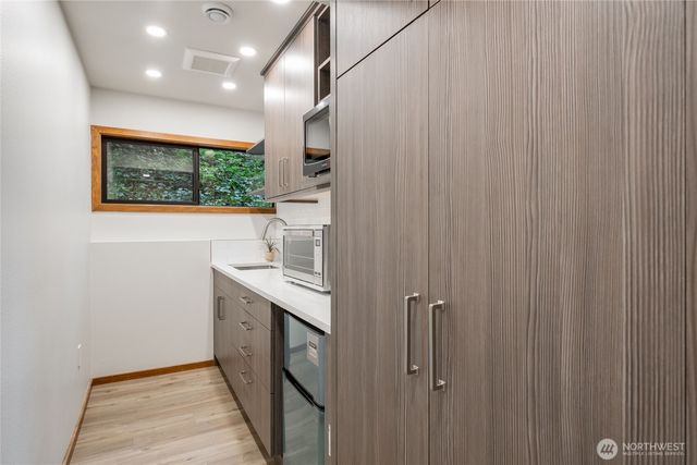 5100 NE 55th Street, Seattle, WA 98105