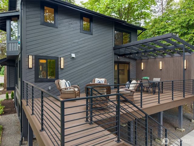 5100 NE 55th Street, Seattle, WA 98105