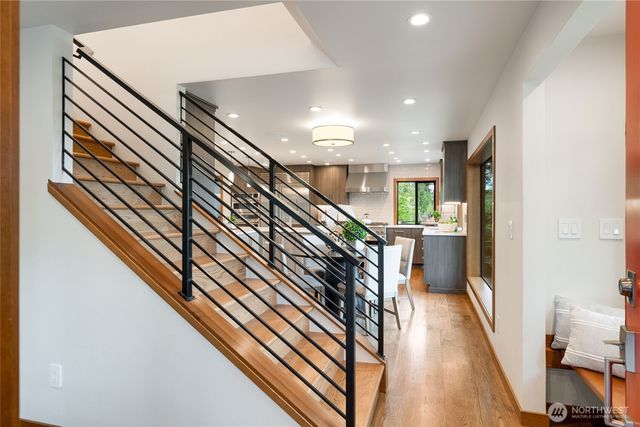 5100 NE 55th Street, Seattle, WA 98105
