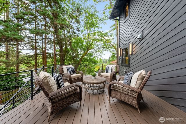 5100 NE 55th Street, Seattle, WA 98105