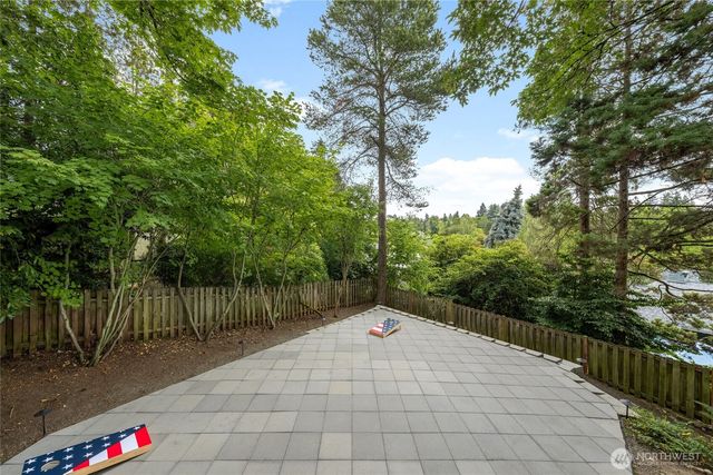 5100 NE 55th Street, Seattle, WA 98105