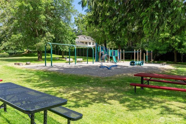 5100 NE 55th Street, Seattle, WA 98105