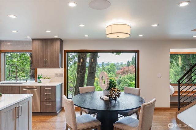 5100 NE 55th Street, Seattle, WA 98105