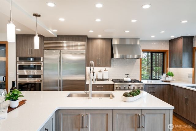 5100 NE 55th Street, Seattle, WA 98105