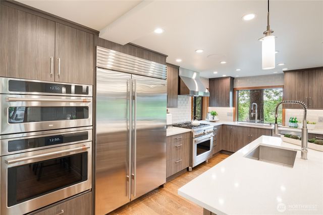 5100 NE 55th Street, Seattle, WA 98105