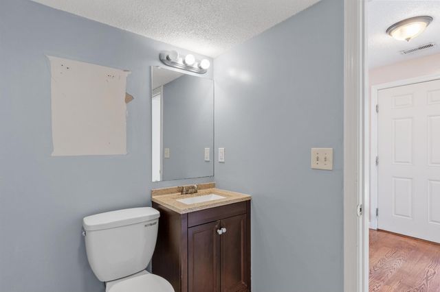 43 Meadow Pond Dr A, Leominster, MA 01453