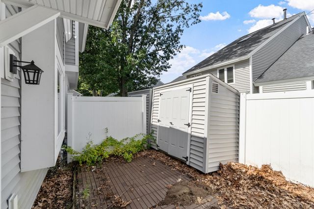 43 Meadow Pond Dr A, Leominster, MA 01453