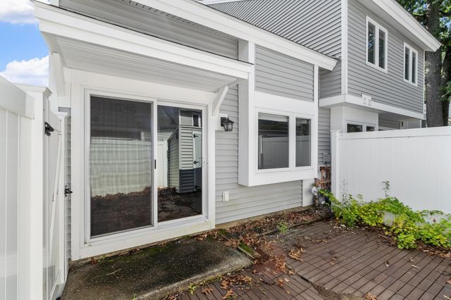43 Meadow Pond Dr A, Leominster, MA 01453