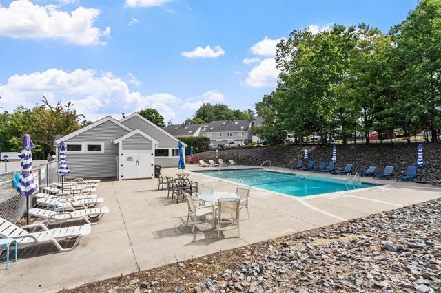43 Meadow Pond Dr A, Leominster, MA 01453