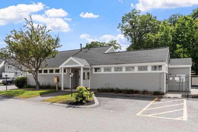 43 Meadow Pond Dr A, Leominster, MA 01453