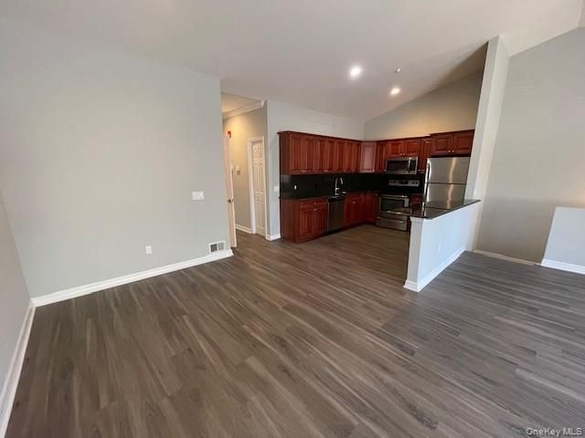 112 Center Court 112, Medford, NY 11763