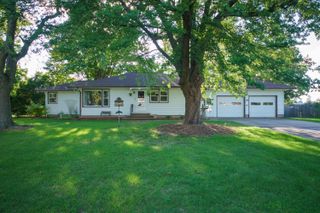 9050 5th Street, Baroda Vllg, MI 49101