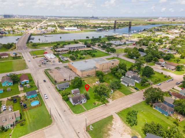 1026 W 4th Street, Freeport, TX 77541