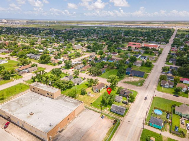 1026 W 4th Street, Freeport, TX 77541