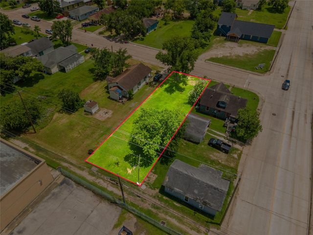1026 W 4th Street, Freeport, TX 77541