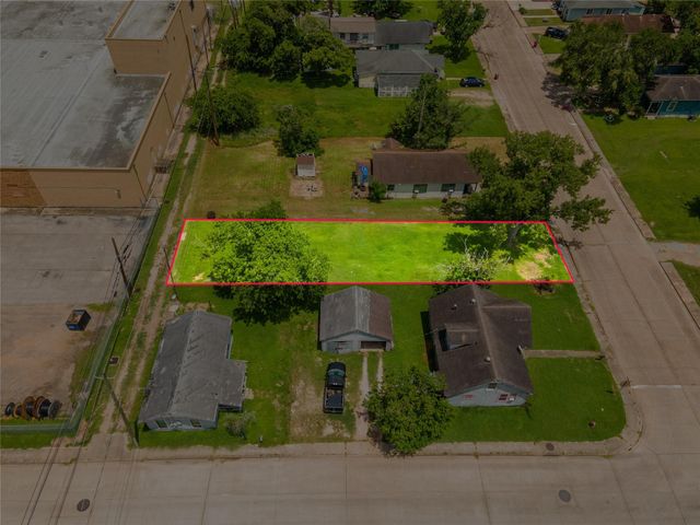 1026 W 4th Street, Freeport, TX 77541