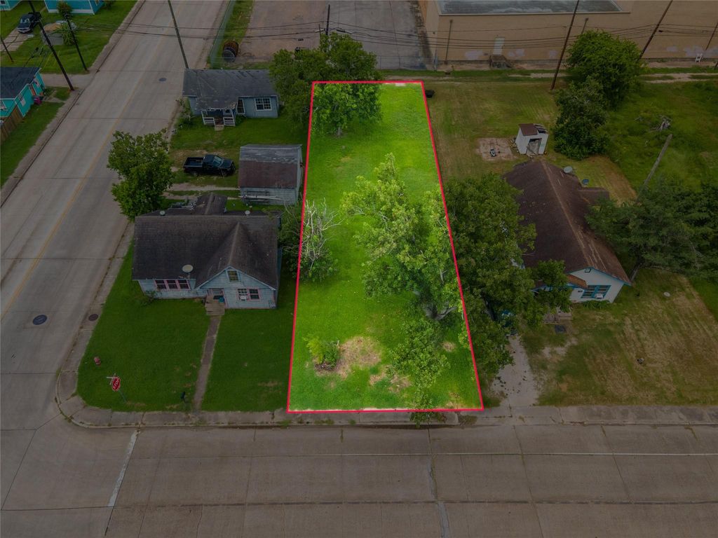 1026 W 4th Street, Freeport, TX 77541