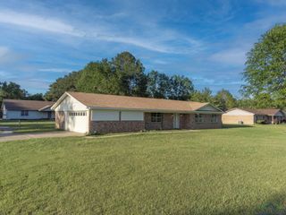 3803 Peavine Rd., Kilgore, TX 75662
