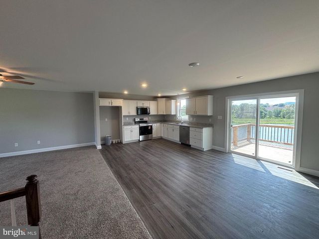 181 MEADOWCREEK DR N, Chambersburg, PA 17202
