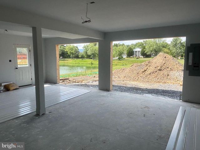 181 MEADOWCREEK DR N, Chambersburg, PA 17202