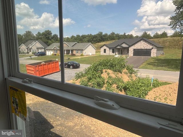 181 MEADOWCREEK DR N, Chambersburg, PA 17202