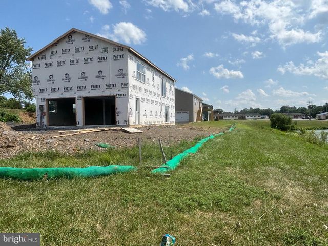 181 MEADOWCREEK DR N, Chambersburg, PA 17202