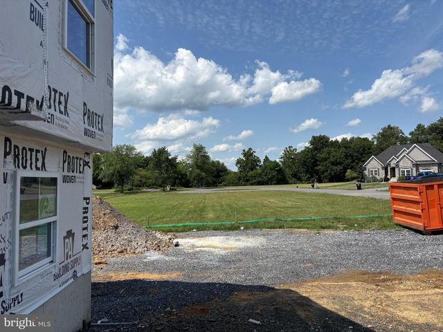 181 MEADOWCREEK DR N, Chambersburg, PA 17202