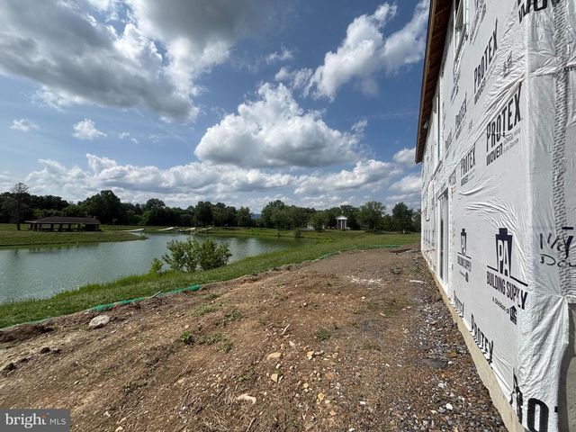 181 MEADOWCREEK DR N, Chambersburg, PA 17202