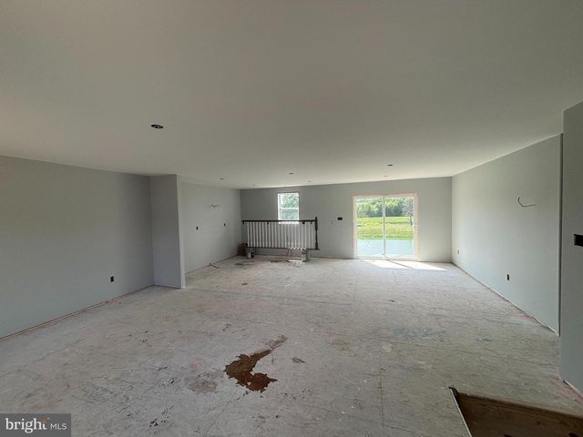 181 MEADOWCREEK DR N, Chambersburg, PA 17202