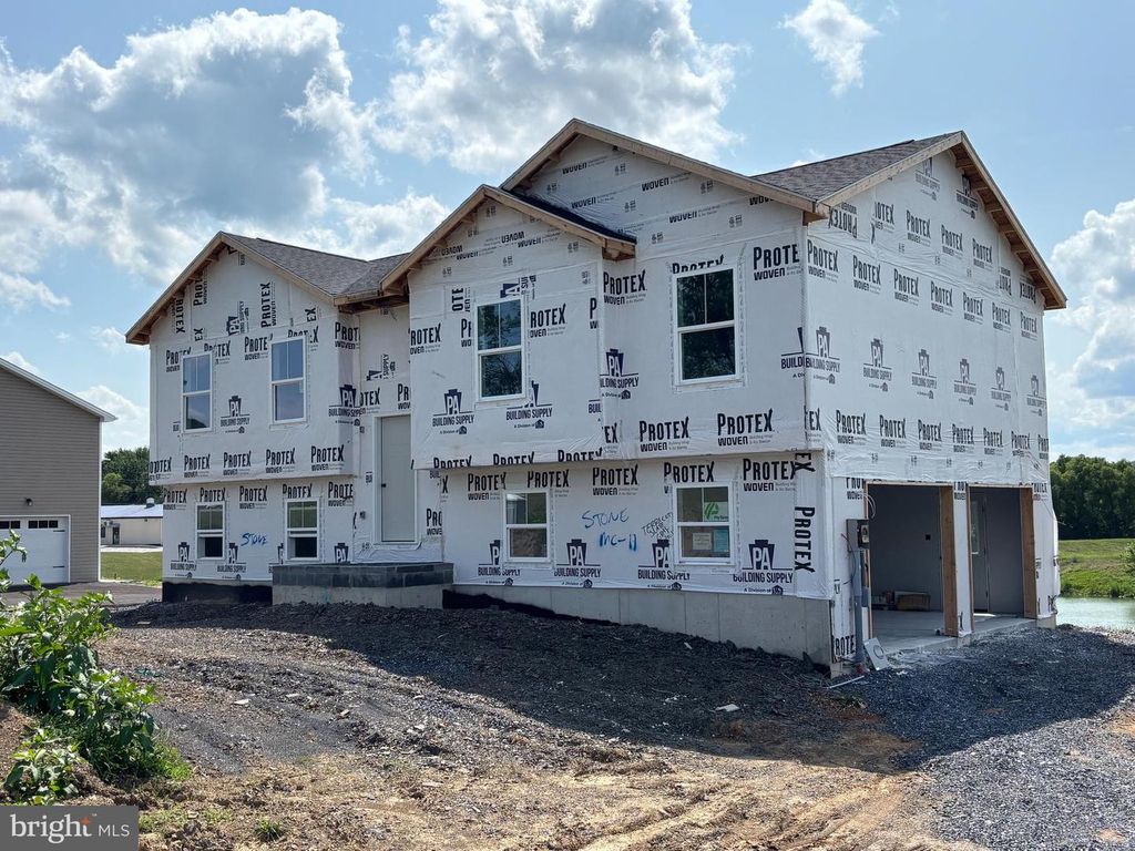 181 MEADOWCREEK DR N, Chambersburg, PA 17202