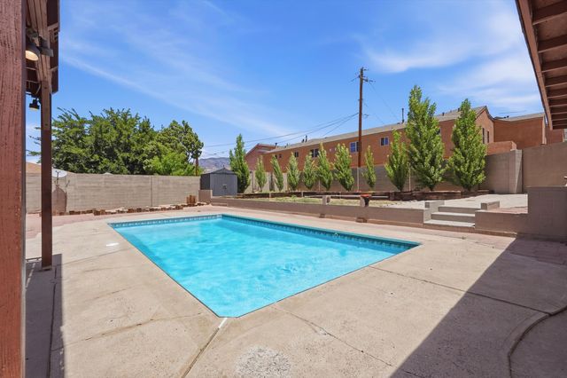 2404 Sandler Drive NE, Albuquerque, NM 87112